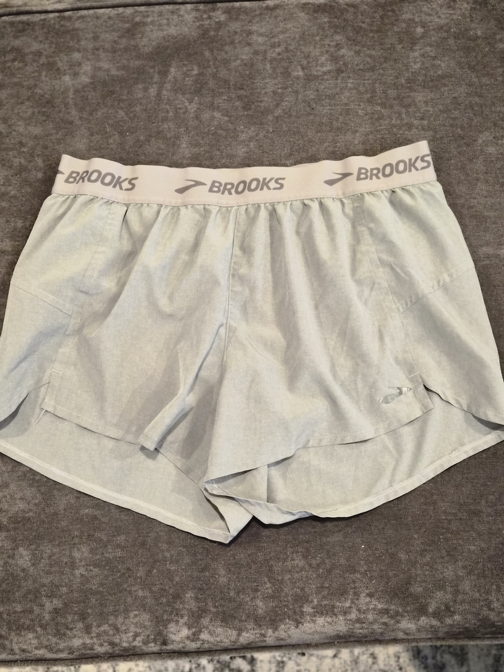 Brooks Chaser 3" Light Gray Running Shorts
